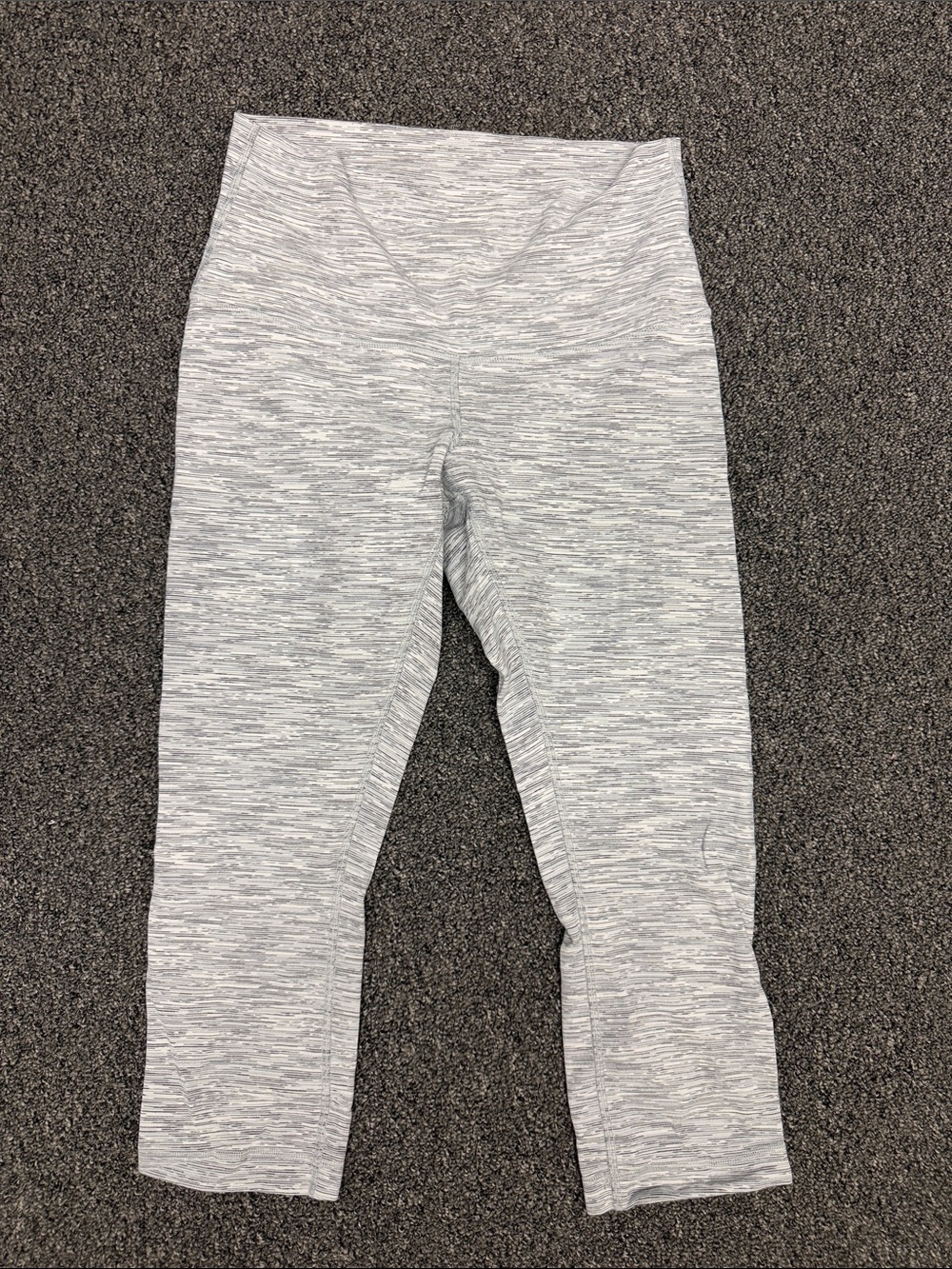Lululemon 8 Gray Space-Dye Cropped Leggings